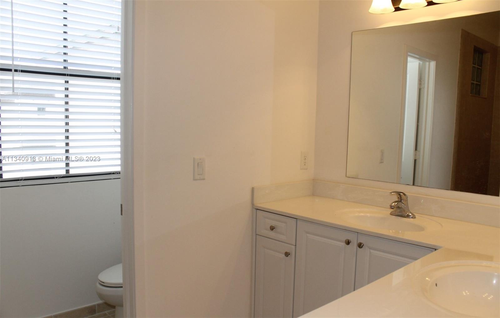 OAK HAMMOCK TOWNHOMES SUB - Residential