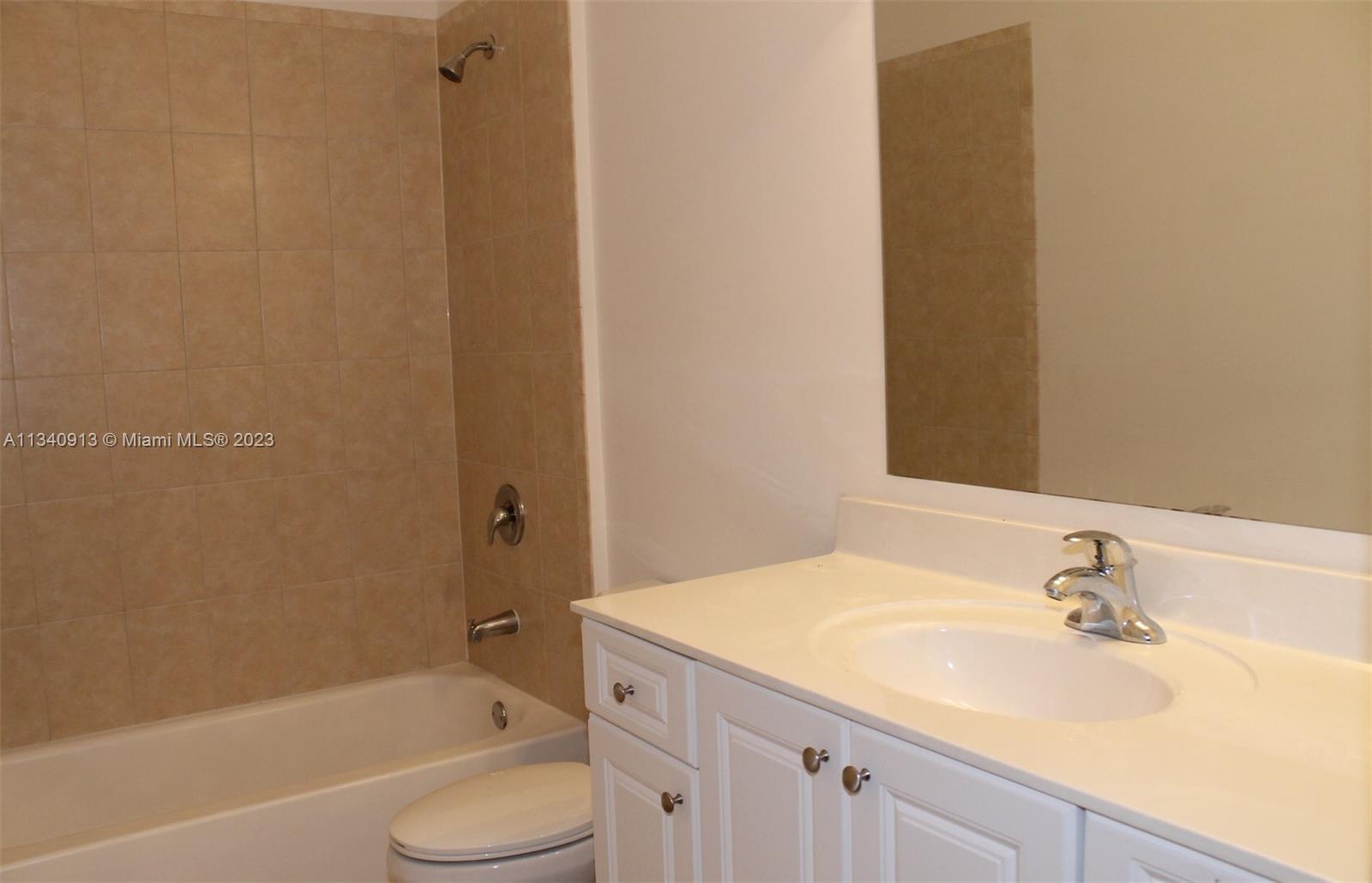 OAK HAMMOCK TOWNHOMES SUB - Residential