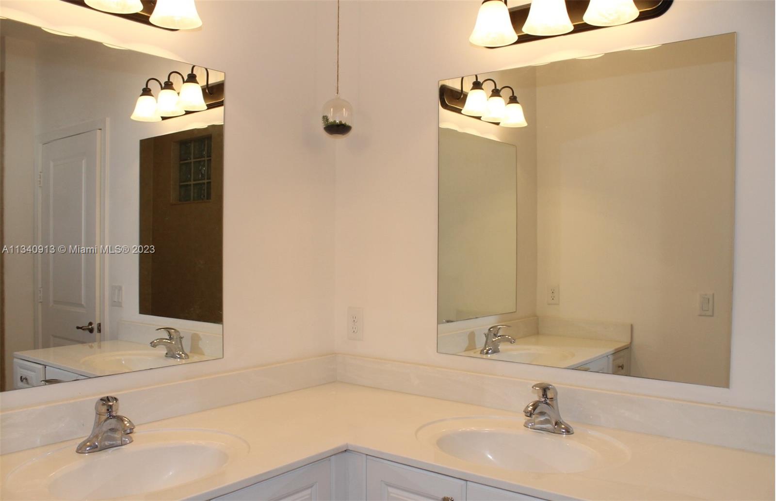 OAK HAMMOCK TOWNHOMES SUB - Residential