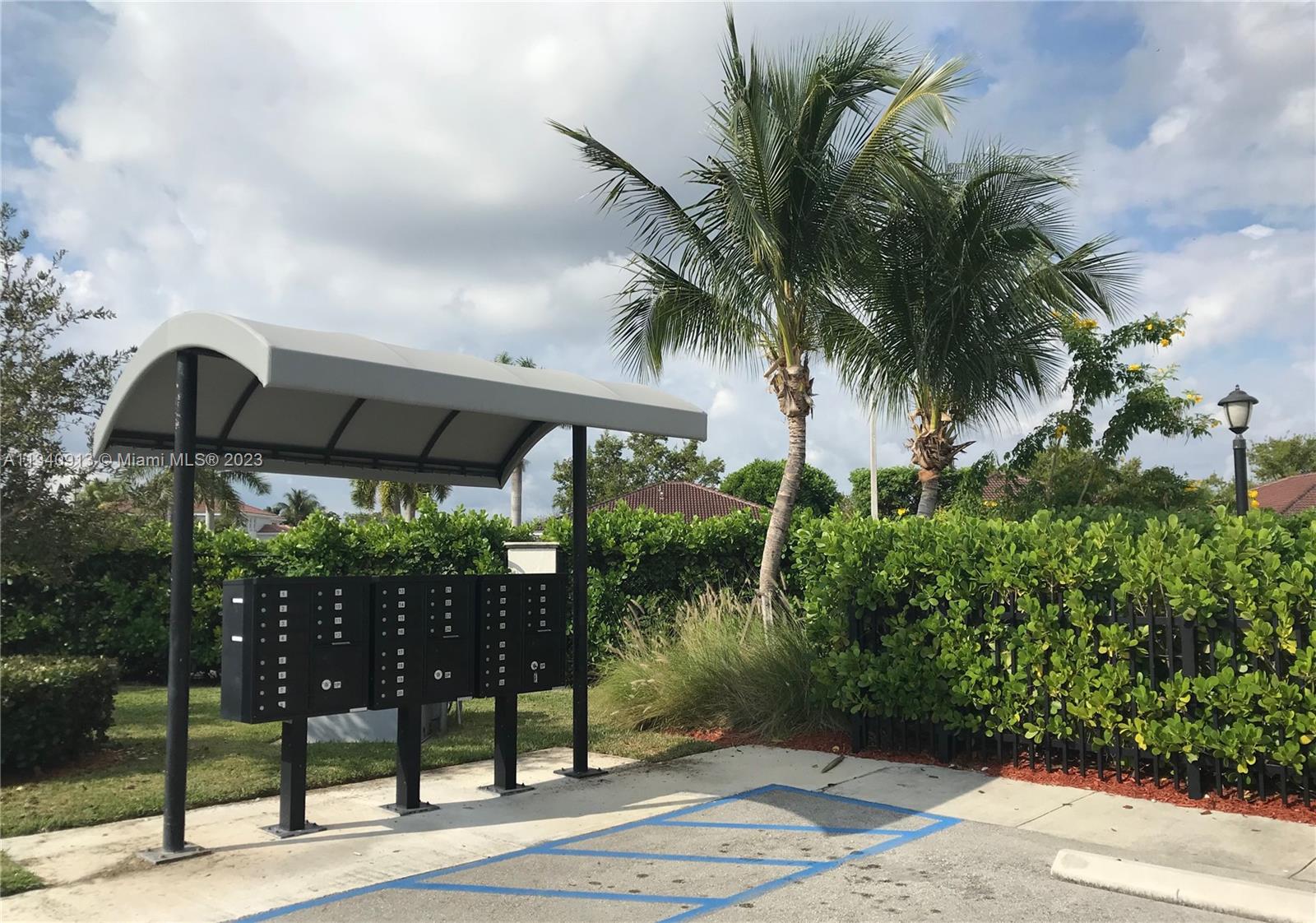 OAK HAMMOCK TOWNHOMES SUB - Residential