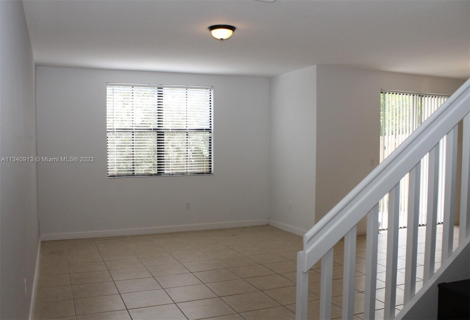 OAK HAMMOCK TOWNHOMES SUB - Residential