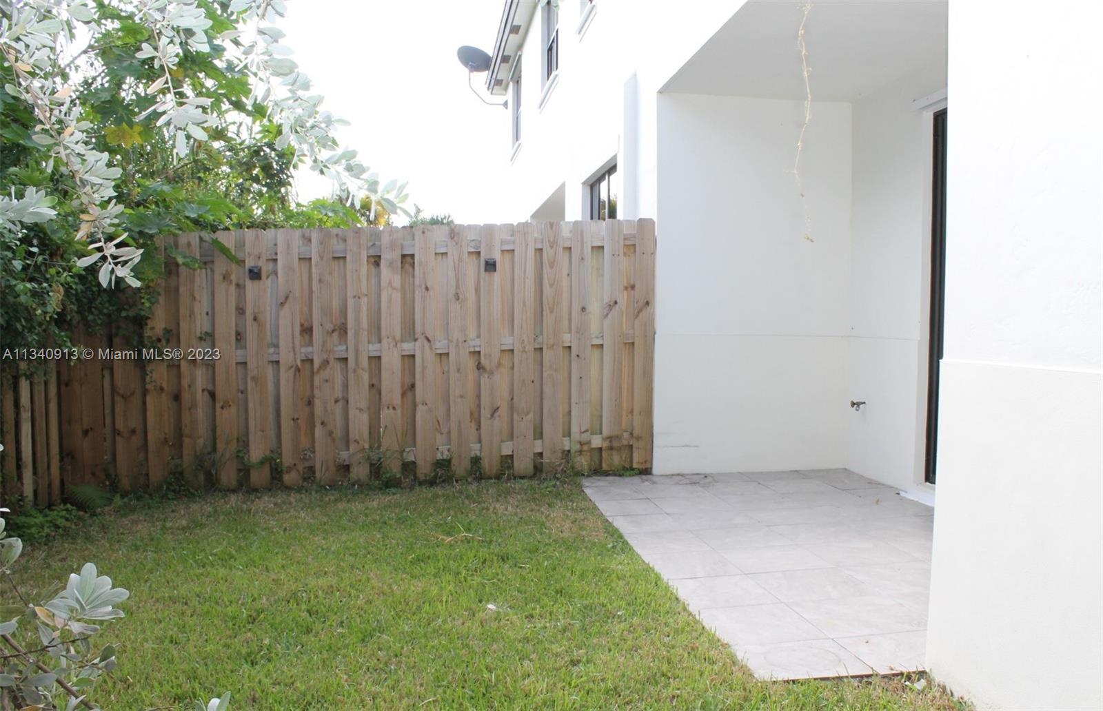 OAK HAMMOCK TOWNHOMES SUB - Residential
