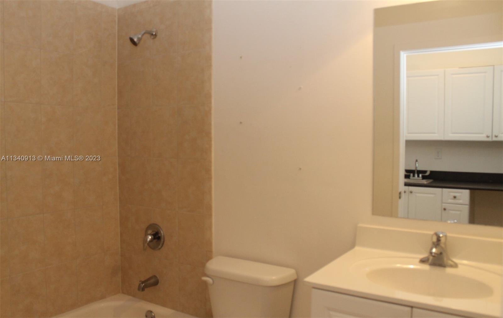 OAK HAMMOCK TOWNHOMES SUB - Residential