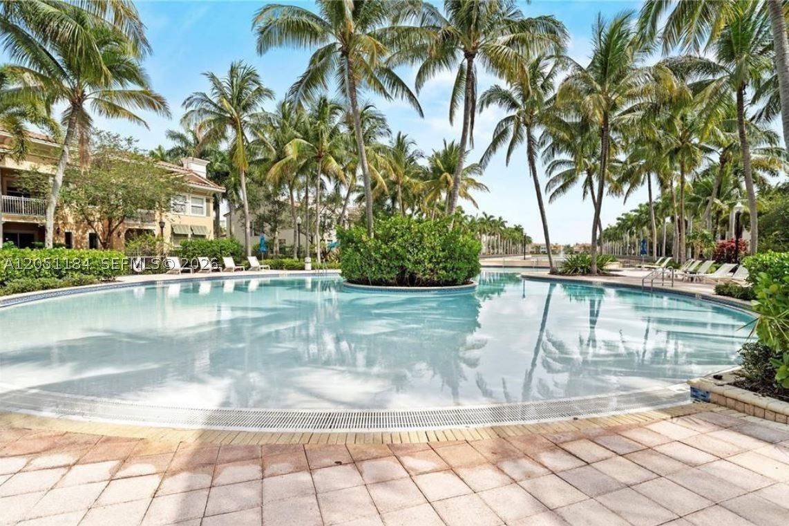 SAWGRASS LAKES - Residential Lease