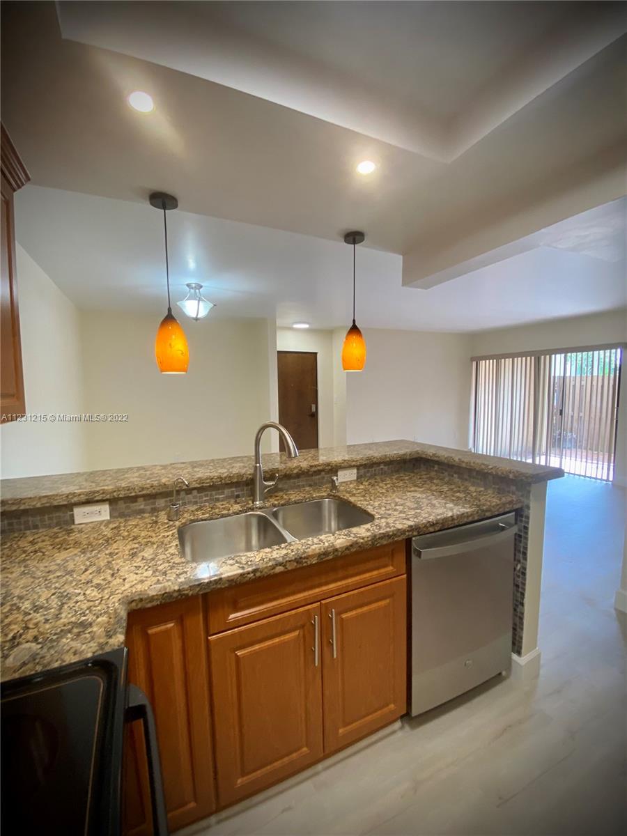 KENLAND WALK CONDO III - Residential Lease