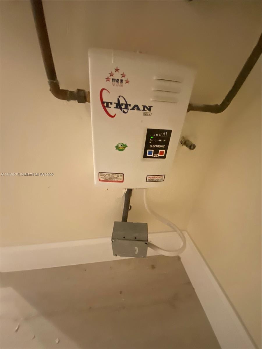 KENLAND WALK CONDO III - Residential Lease