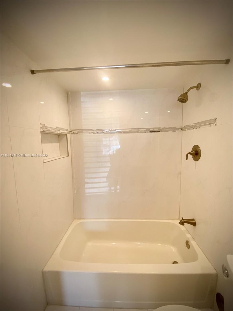 KENLAND WALK CONDO III - Residential Lease