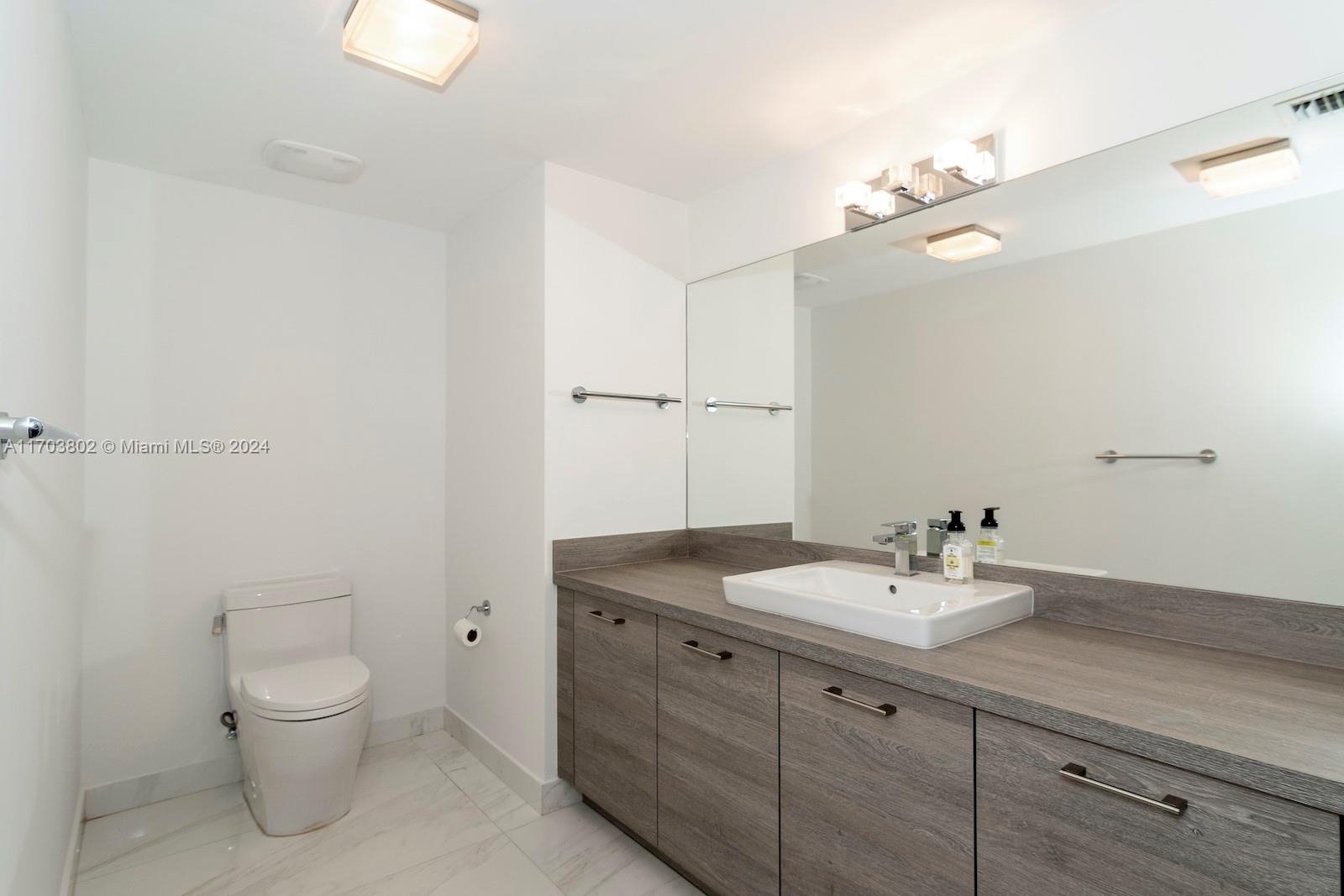 400 SUNNY ISLES CONDO EAS - Residential