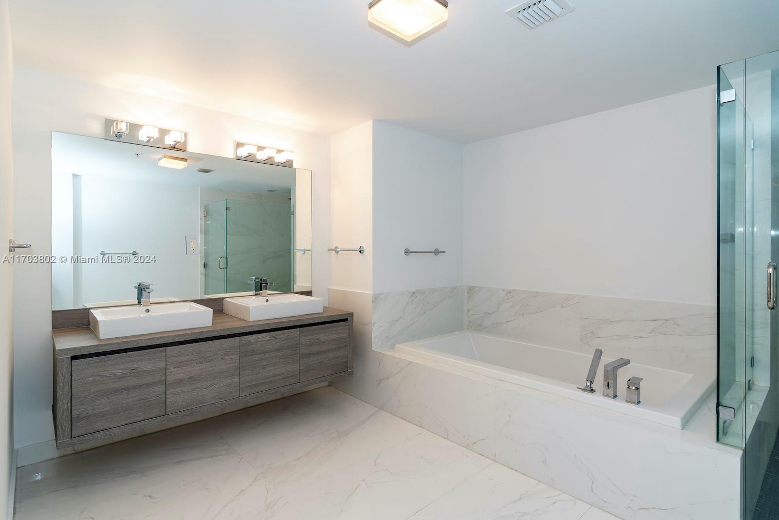 400 SUNNY ISLES CONDO EAS - Residential