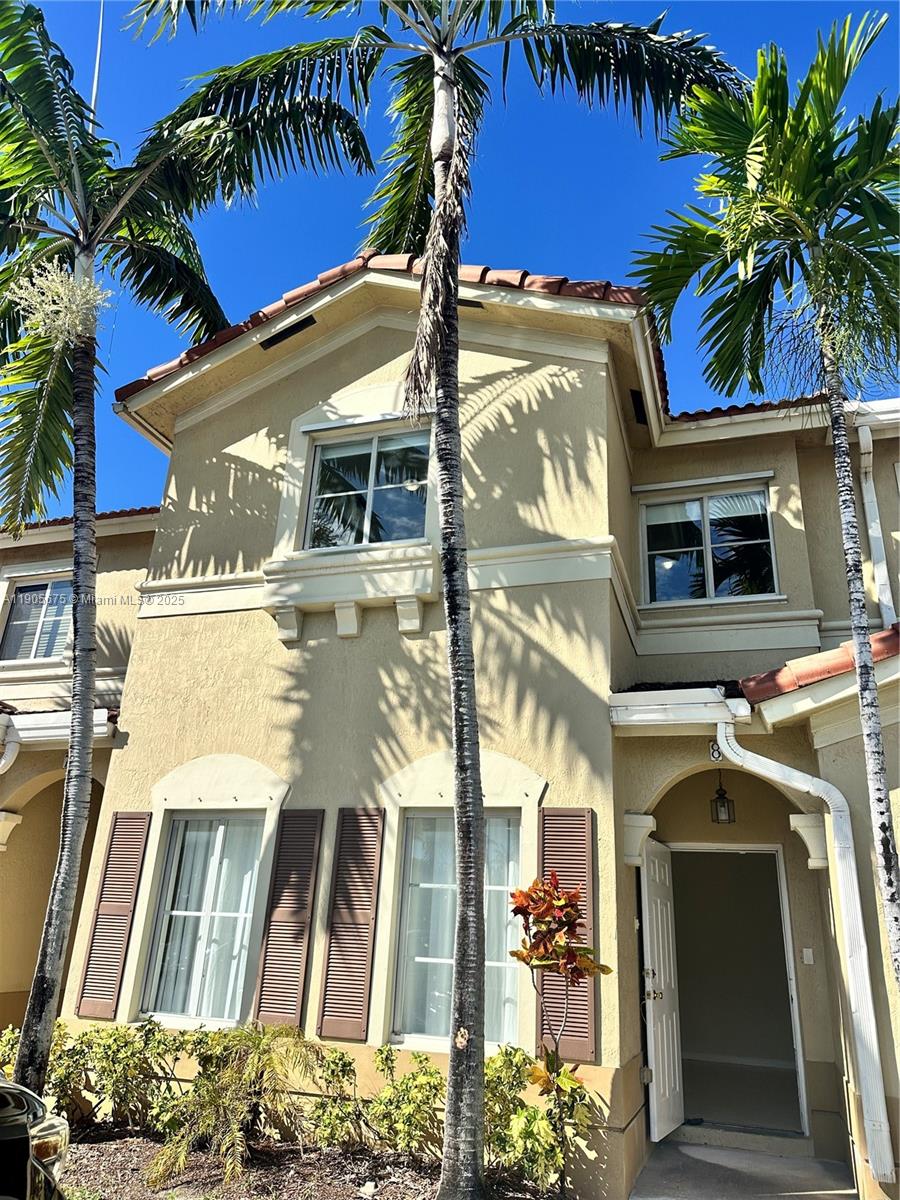 RARELY AVAILABLE !!!!! THE BEST VIEW IN THE COMMUNITY. VERY NICE PATIO WITH LAKE VIEW. SPACIOUS AND COMFORTABLE 3 BED AND 2.5 BATH TOWNHOME AT LEEWARD DORAL WITH LOTS OF NATURAL LIGHT, TILE FLOORS ALL THROUGHOUT AND WITH 2 PARKING SPACES. UNIT IS VACANT AND READY TO MOVE IN.... VERY EASY TO SHOW (Showing time / lockbox) GREAT LOCATION !!!!! VERY CLOSE TO DORAL LEGACY PARK, PUBLIX, BANKS, SHOPS AND RESTAURANTS.