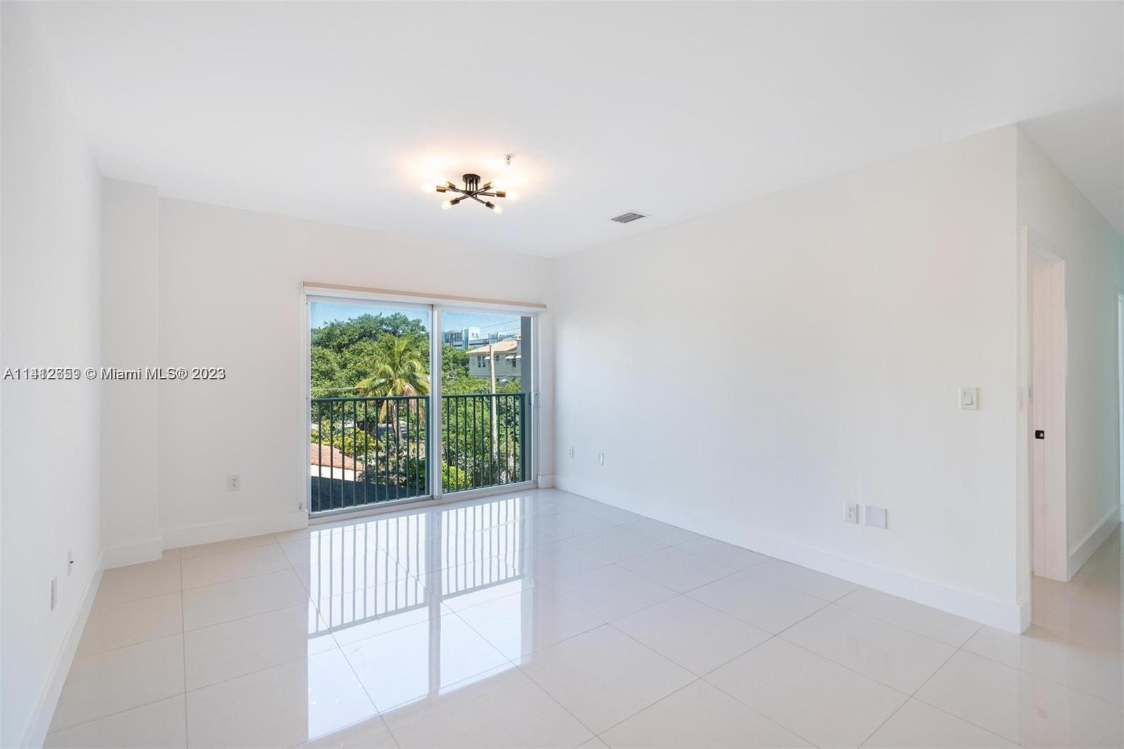 SHAMROCK BY THE GABLES CO - Residential Lease