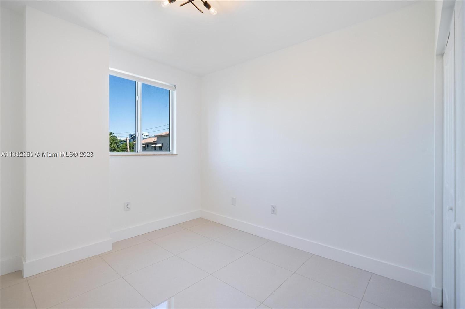 SHAMROCK BY THE GABLES CO - Residential Lease