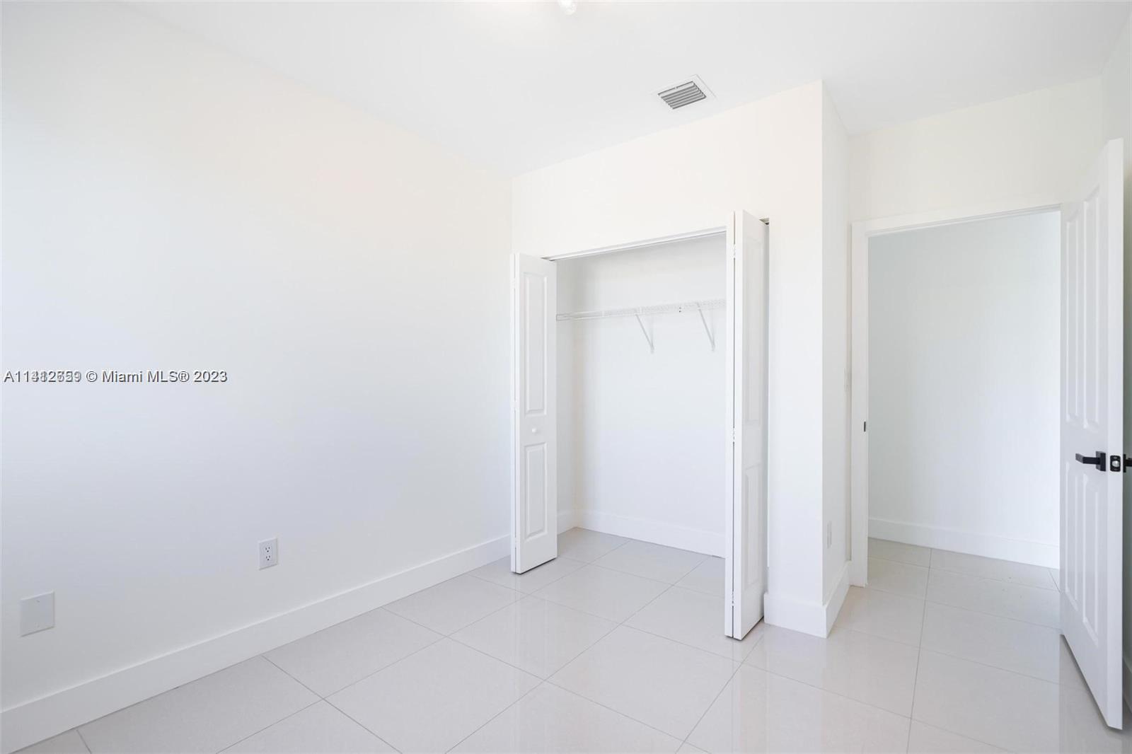 SHAMROCK BY THE GABLES CO - Residential Lease