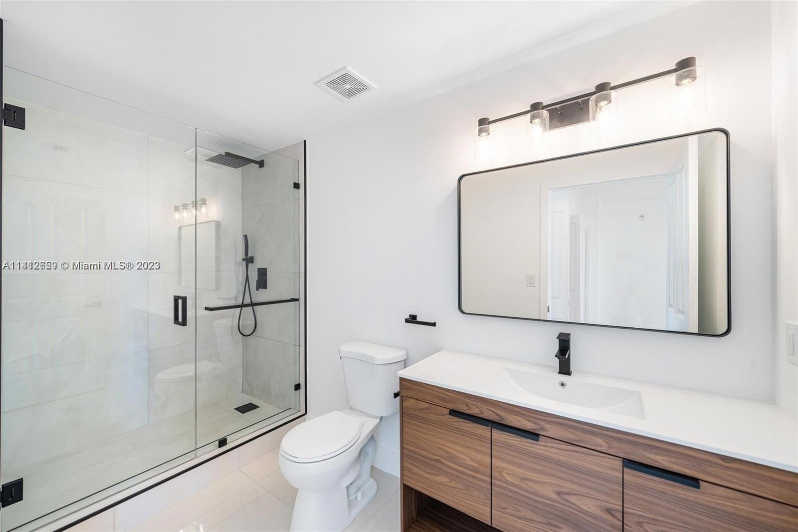 SHAMROCK BY THE GABLES CO - Residential Lease