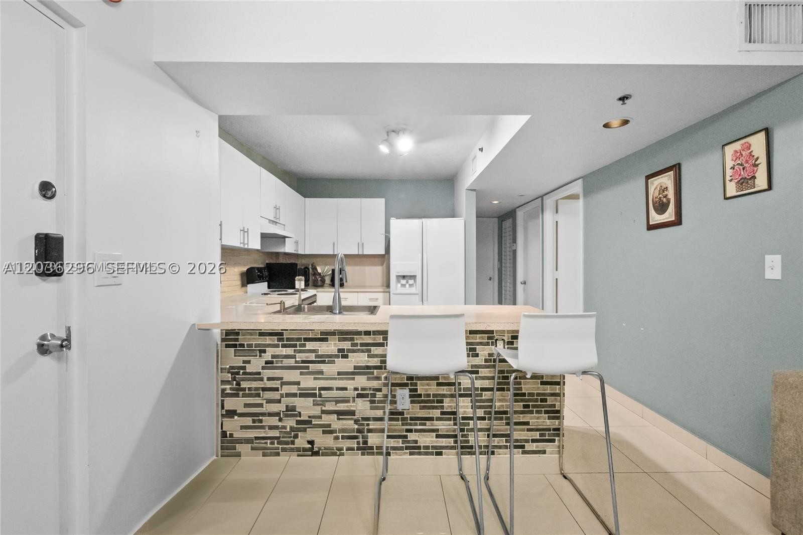 CASA GRANDE I TOWERS COND - Residential Lease