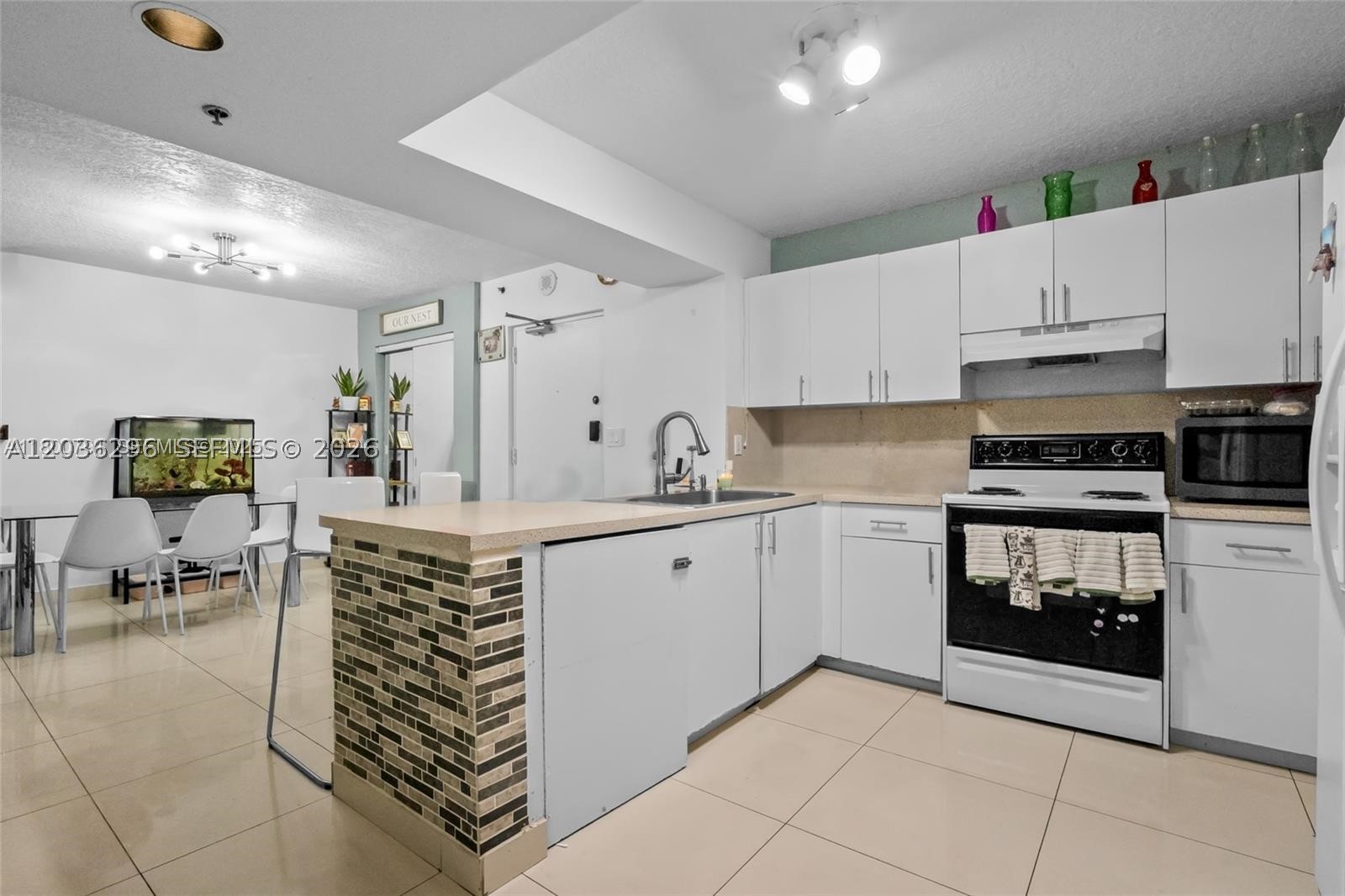 CASA GRANDE I TOWERS COND - Residential Lease