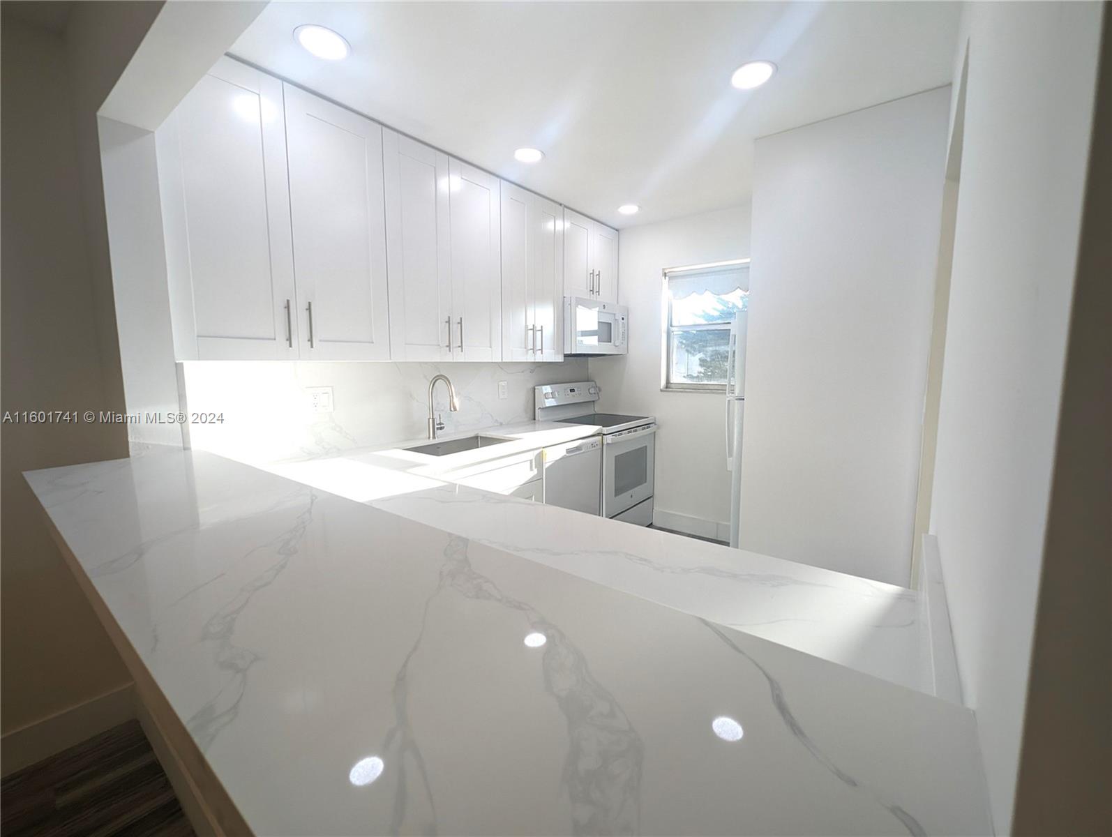 OXFORD CONDO - Residential