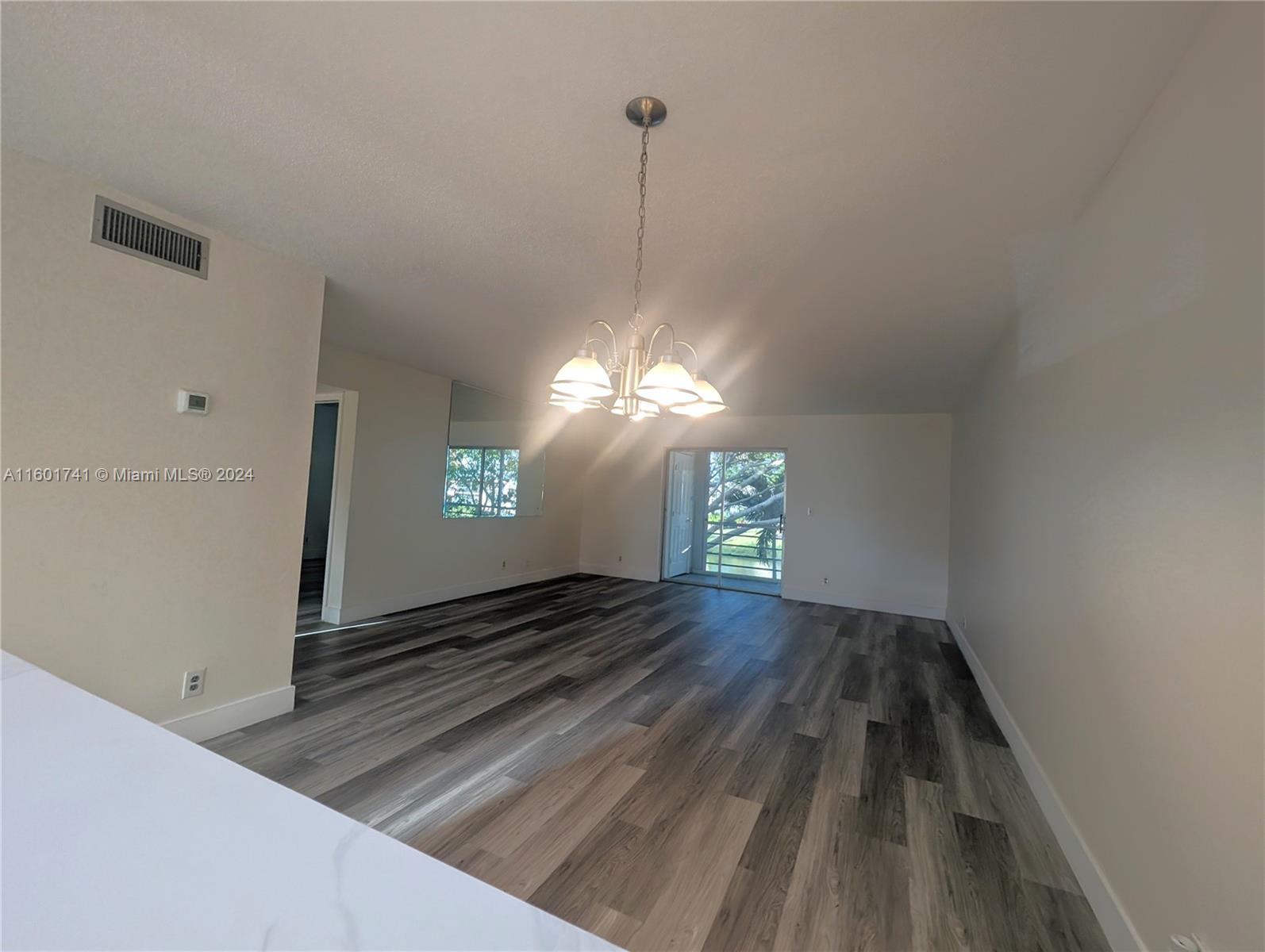 OXFORD CONDO - Residential
