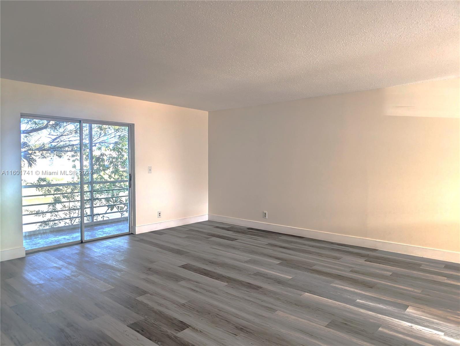OXFORD CONDO - Residential