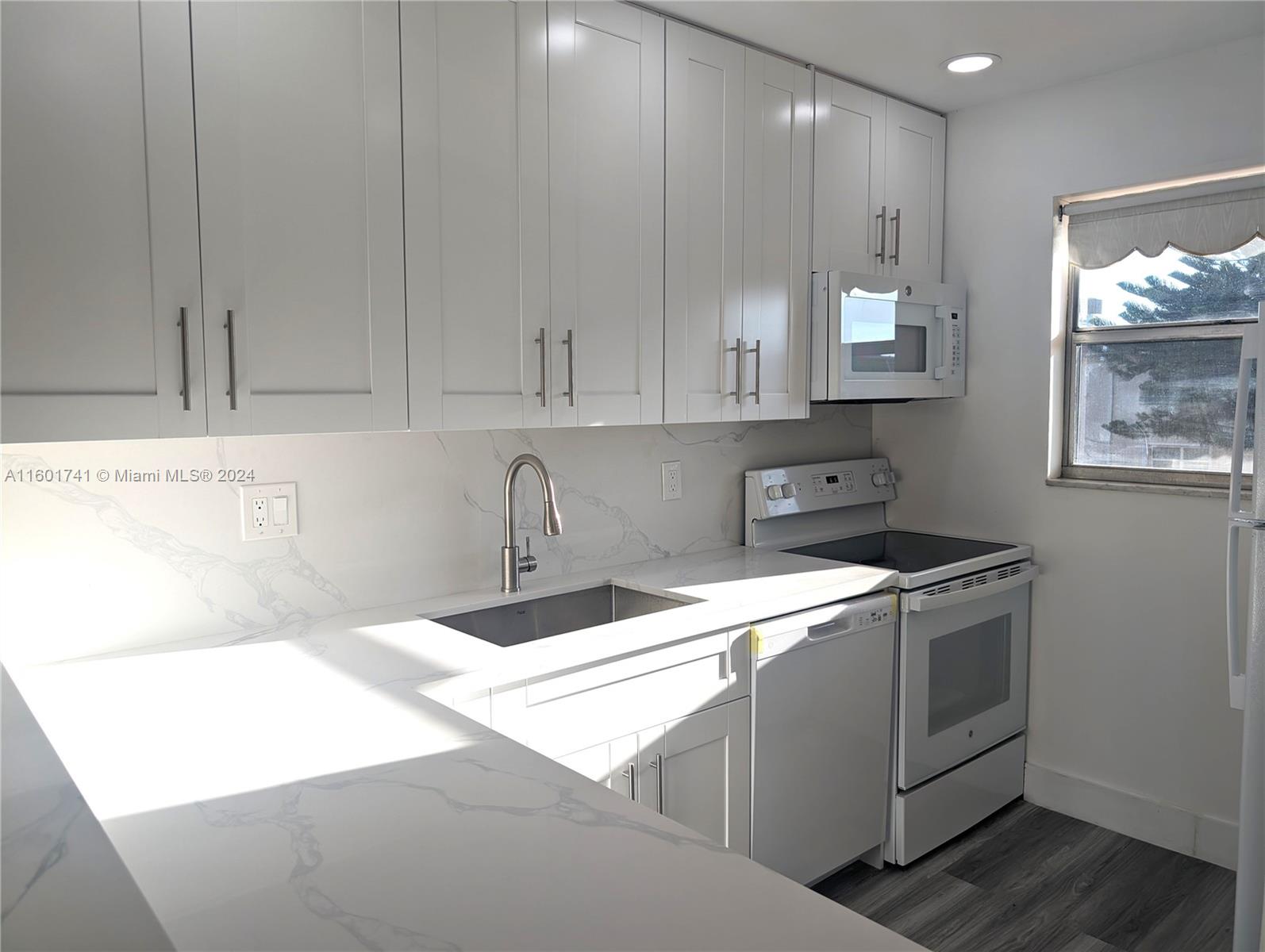 OXFORD CONDO - Residential