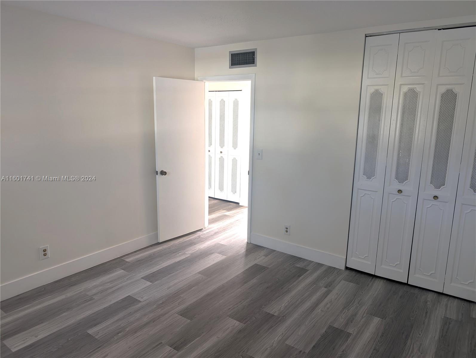 OXFORD CONDO - Residential