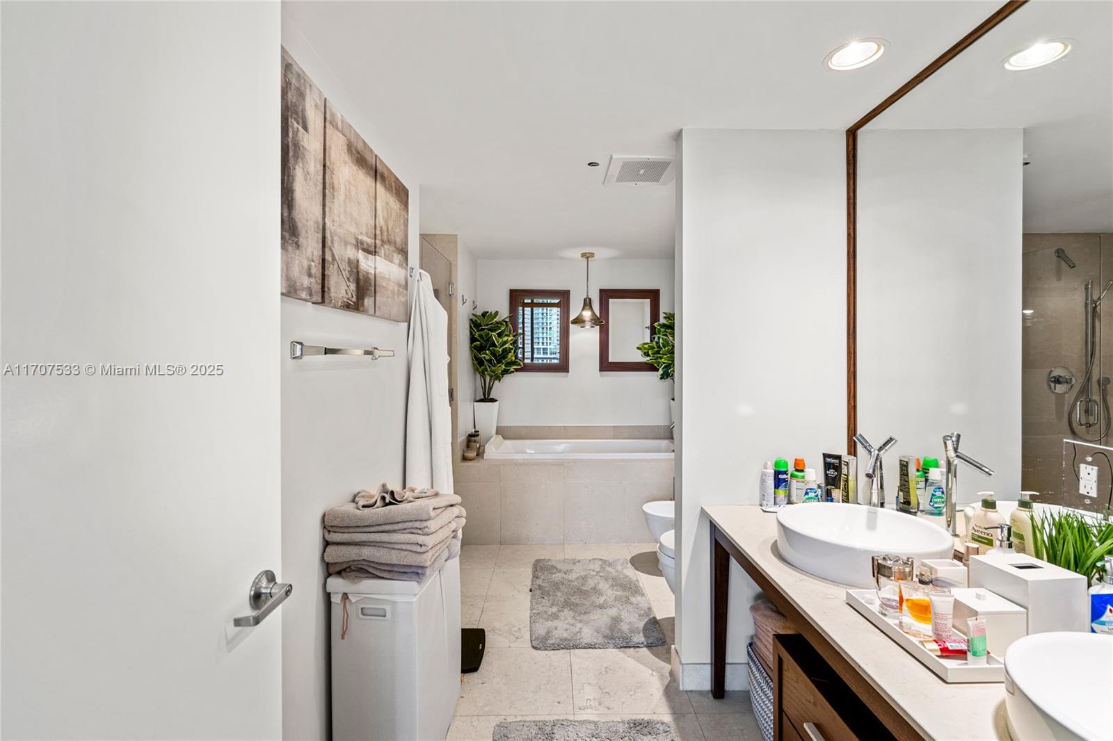 ICON BRICKELL NO TWO - Residential