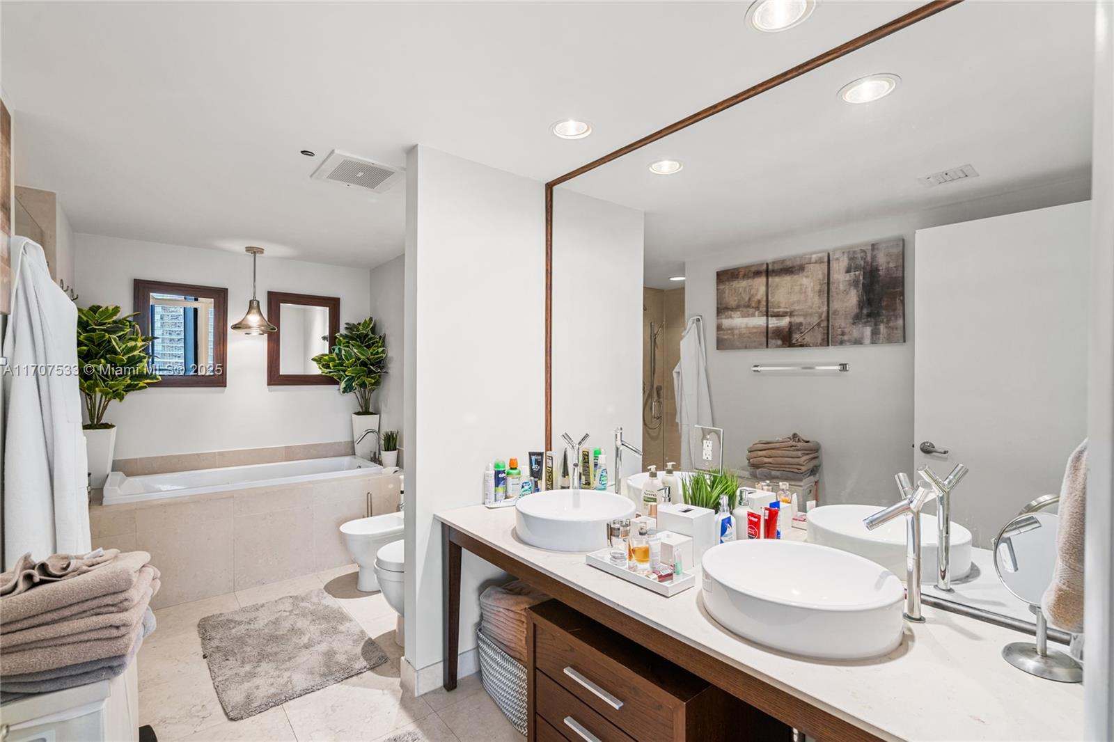 ICON BRICKELL NO TWO - Residential