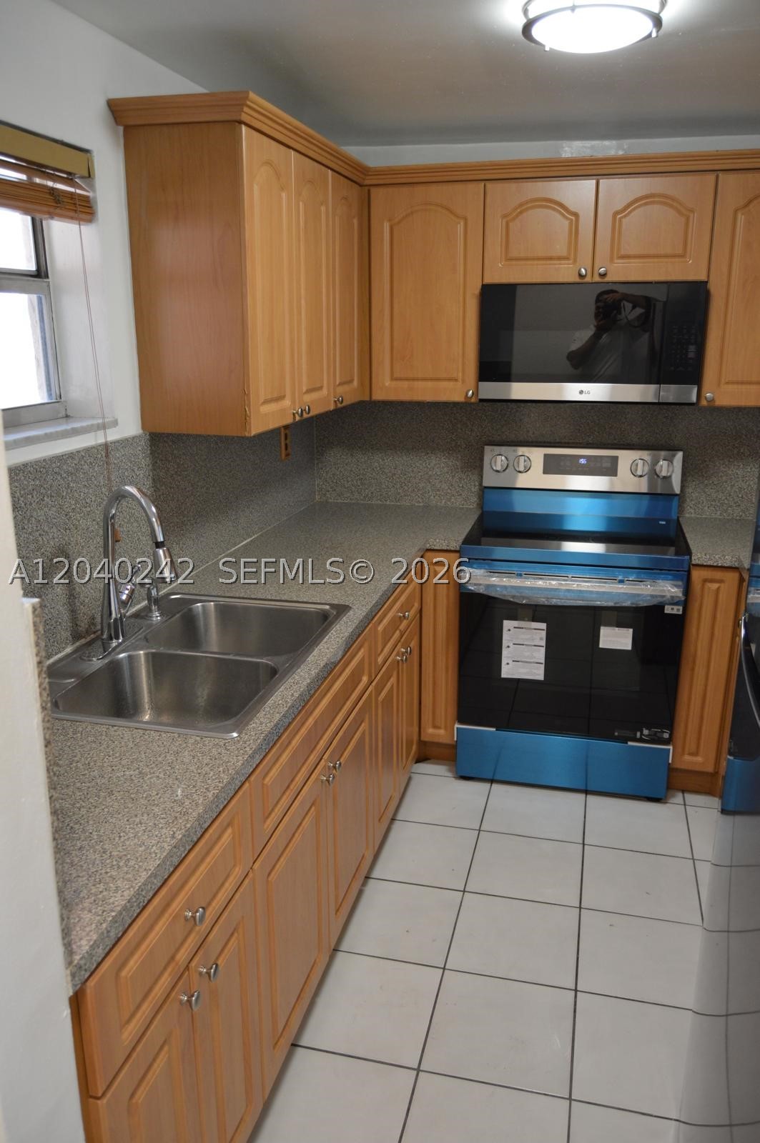 PALM-WEST GARDENS CONDO - Residential