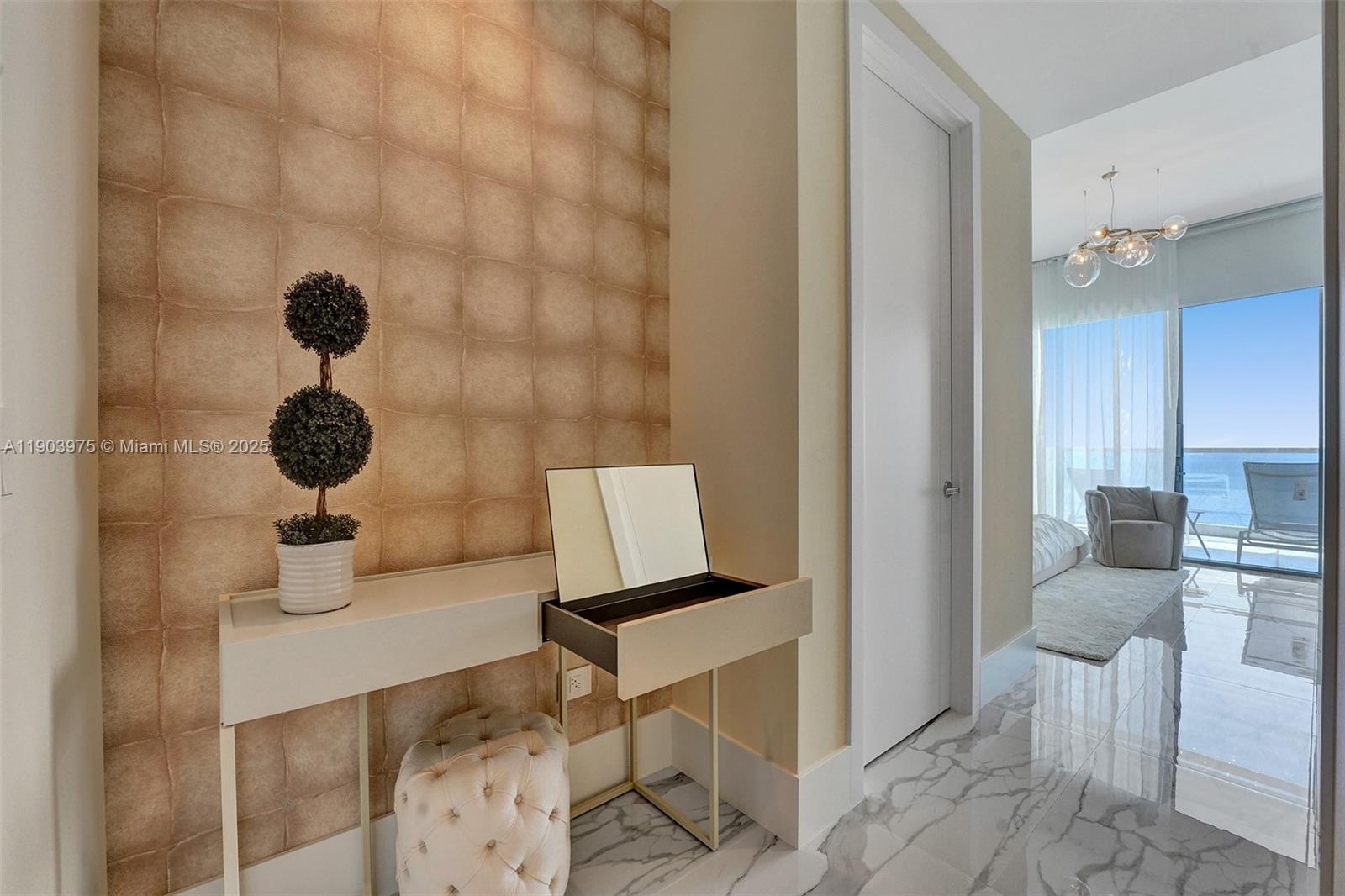 TURNBERRY OCEAN CLUB - Residential