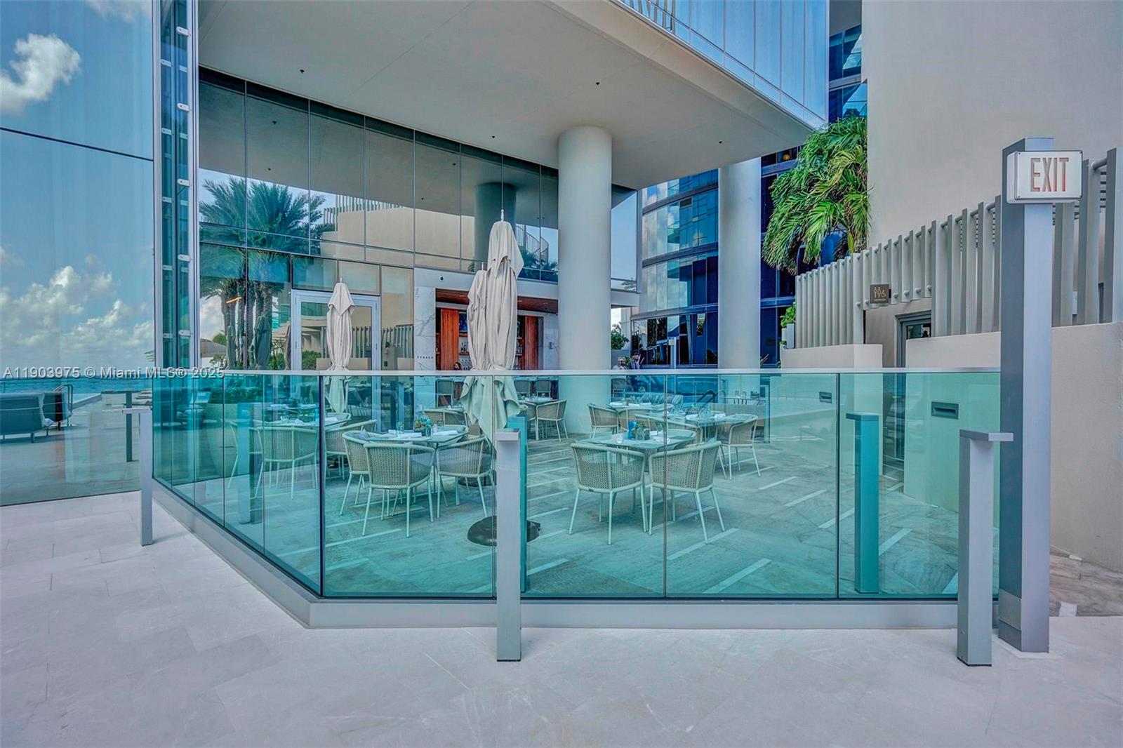 TURNBERRY OCEAN CLUB - Residential