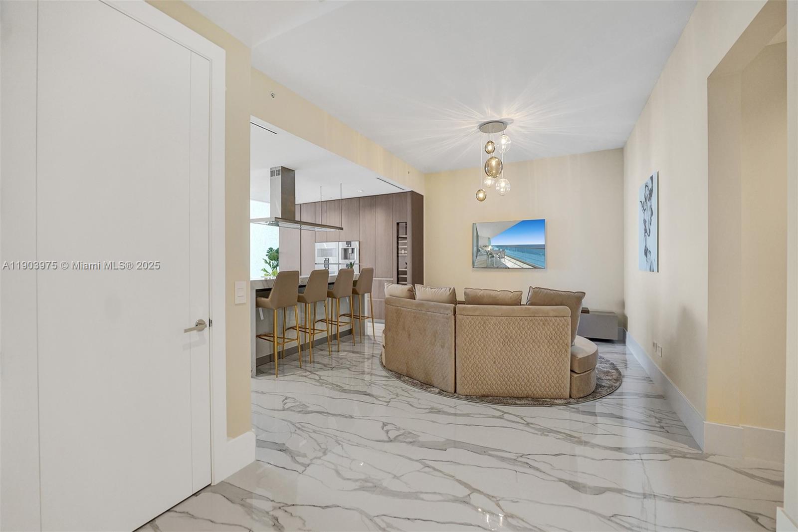 TURNBERRY OCEAN CLUB - Residential