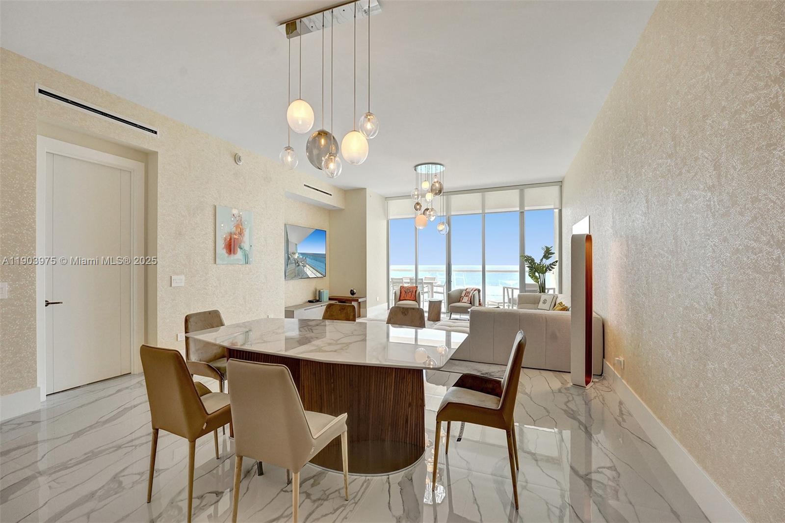 TURNBERRY OCEAN CLUB - Residential