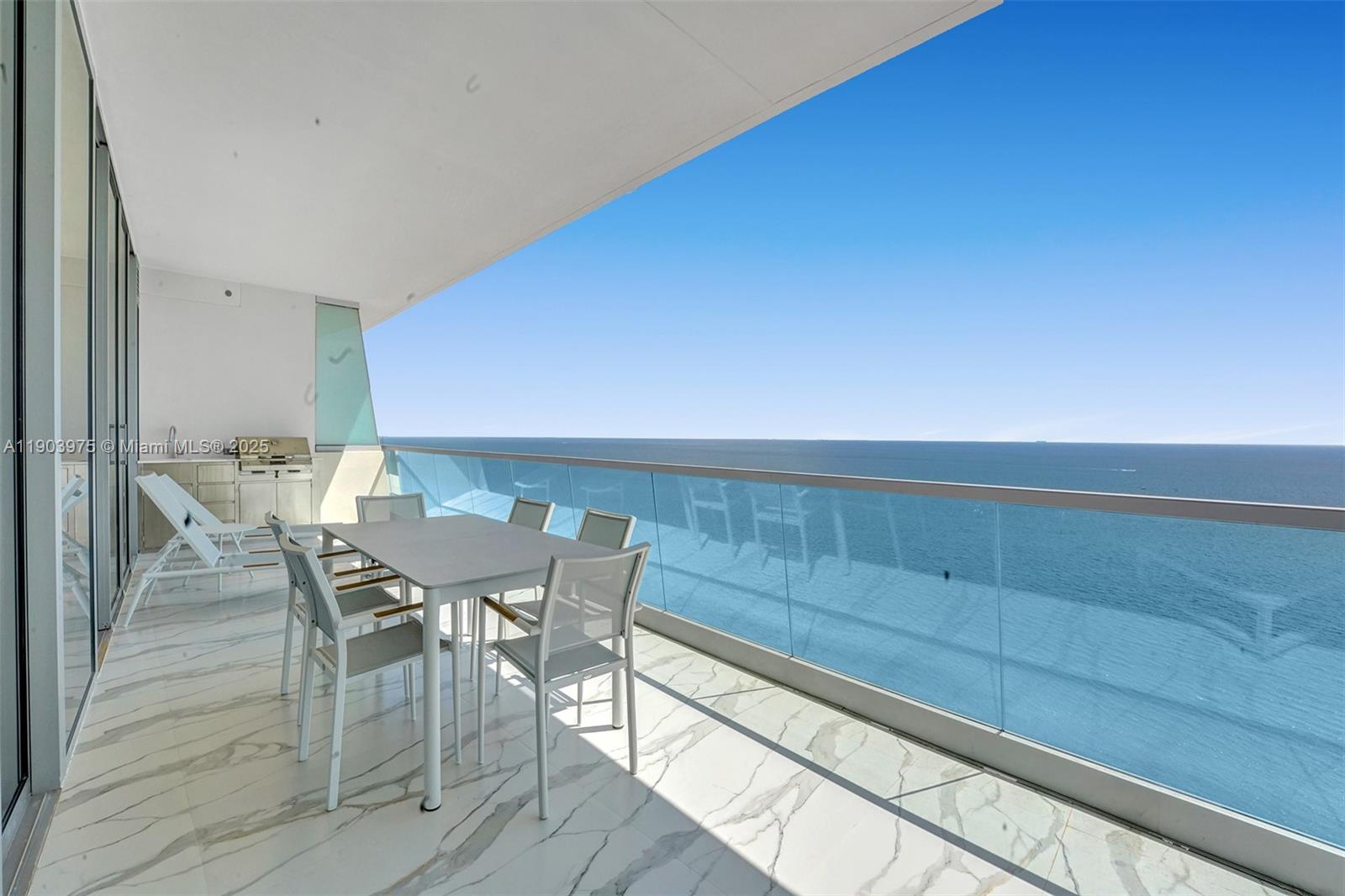 TURNBERRY OCEAN CLUB - Residential