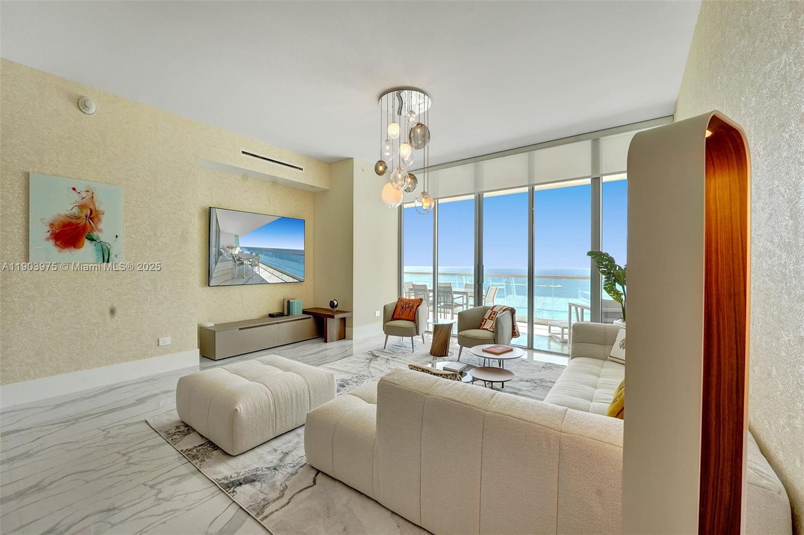 TURNBERRY OCEAN CLUB - Residential