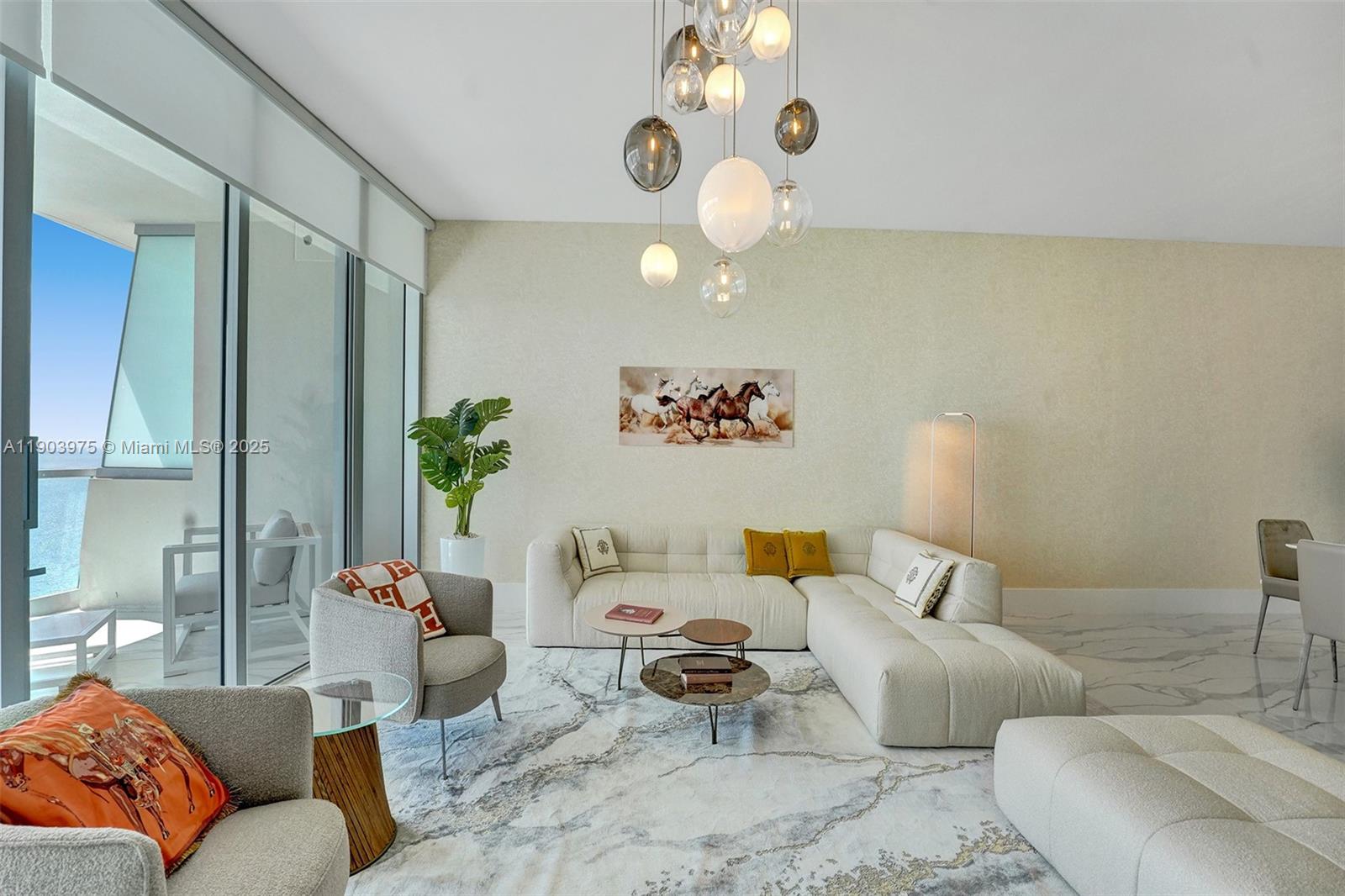 TURNBERRY OCEAN CLUB - Residential