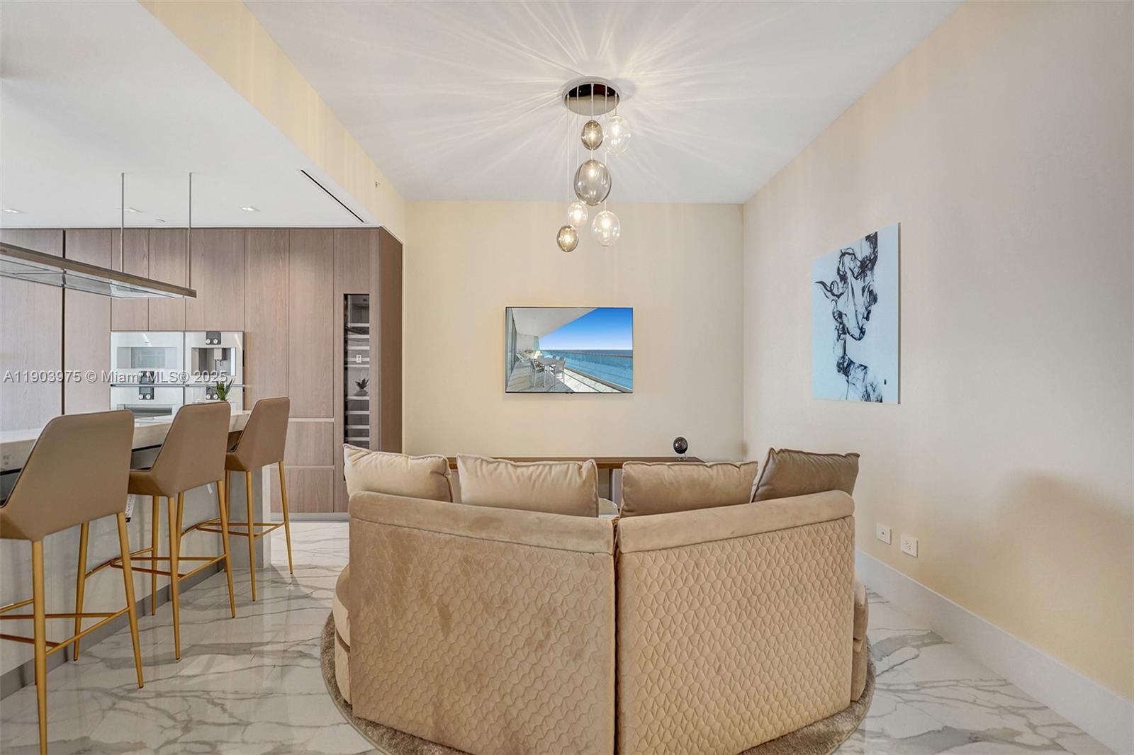 TURNBERRY OCEAN CLUB - Residential