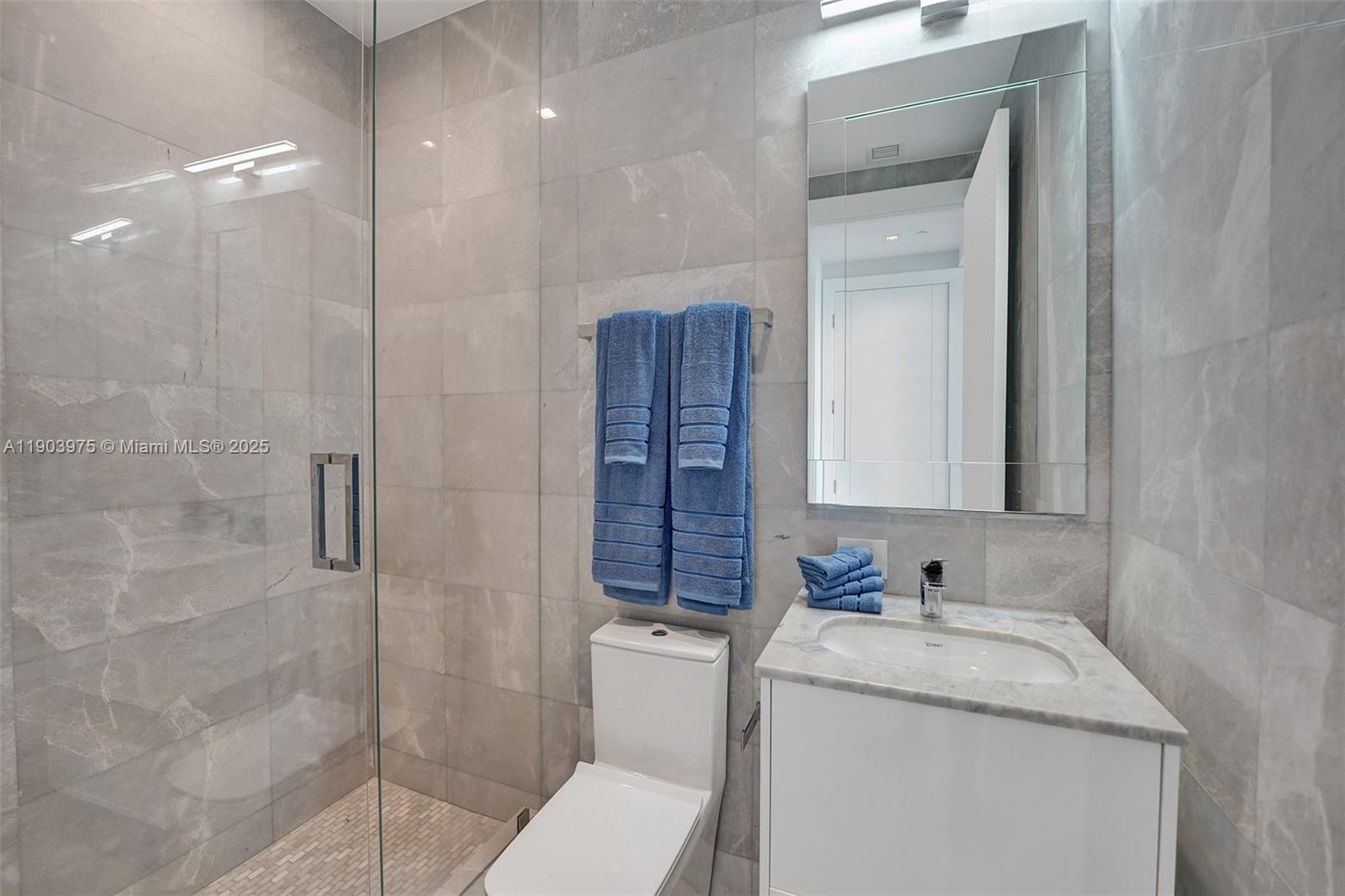 TURNBERRY OCEAN CLUB - Residential