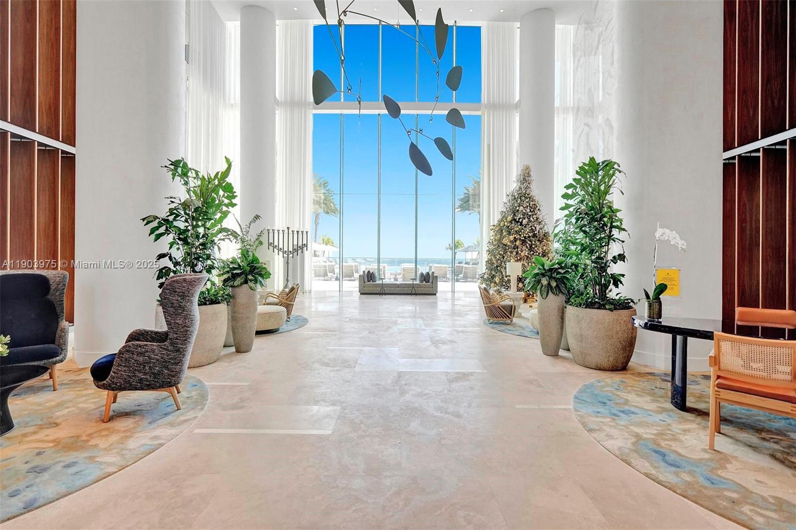 TURNBERRY OCEAN CLUB - Residential