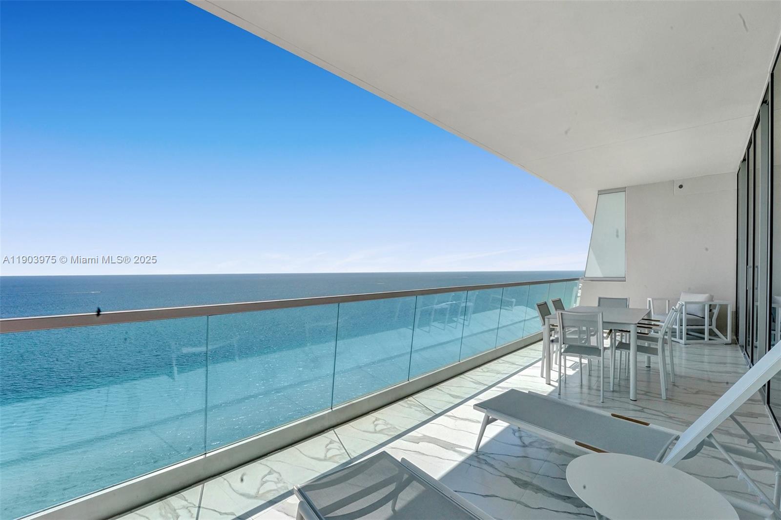 TURNBERRY OCEAN CLUB - Residential