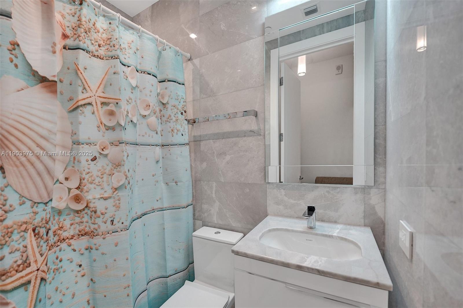 TURNBERRY OCEAN CLUB - Residential