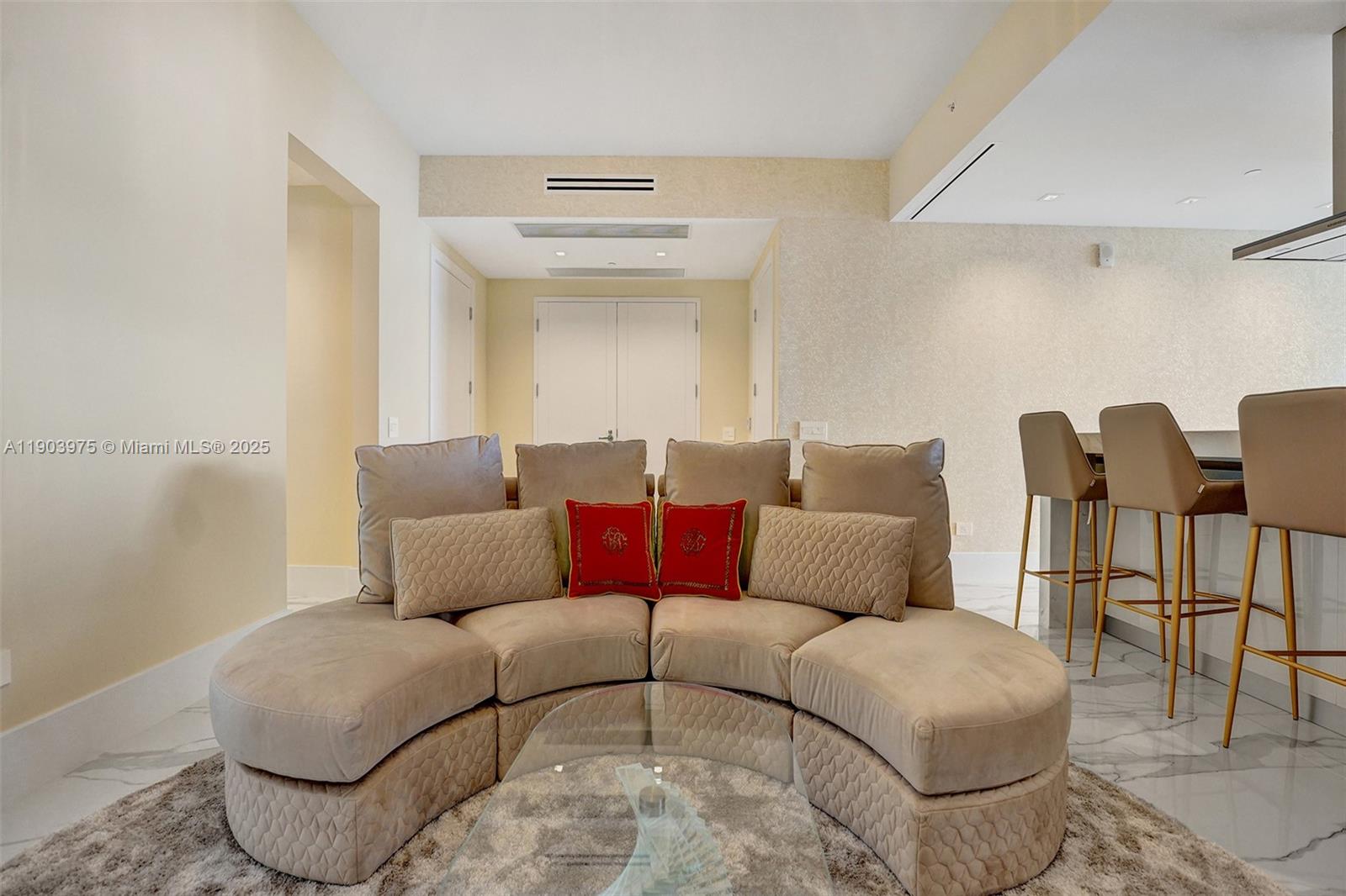TURNBERRY OCEAN CLUB - Residential