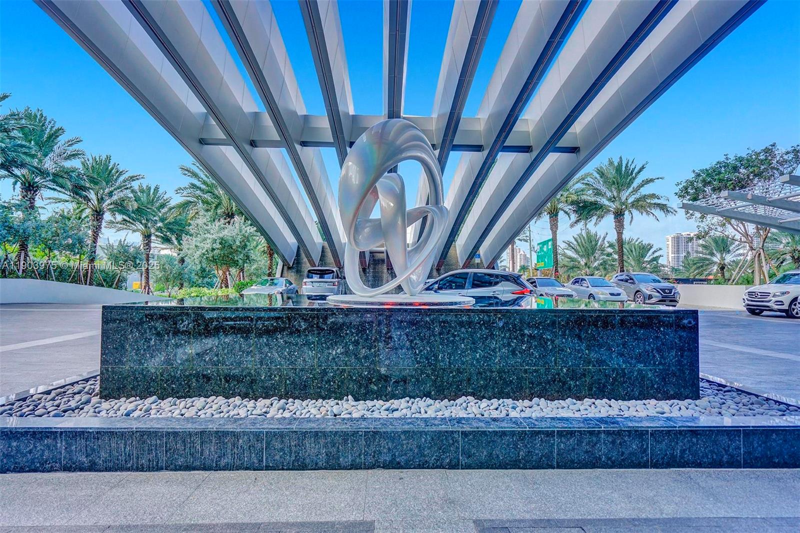 TURNBERRY OCEAN CLUB - Residential