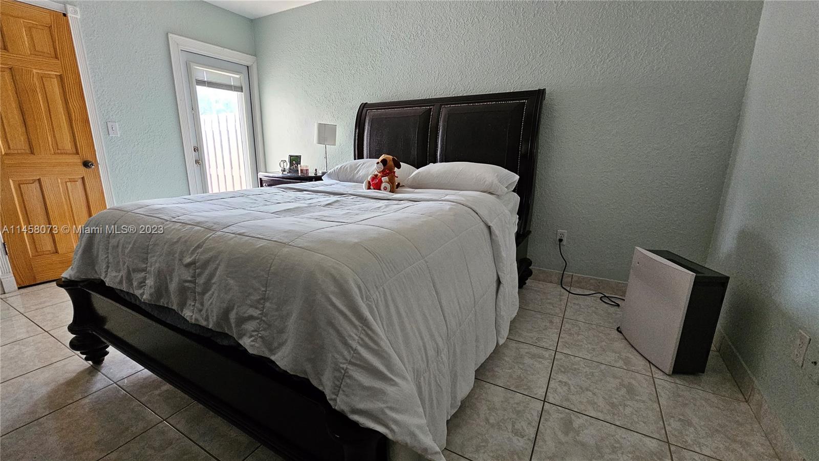MIAMI LAKES GOLF COURSE V - Residential Lease
