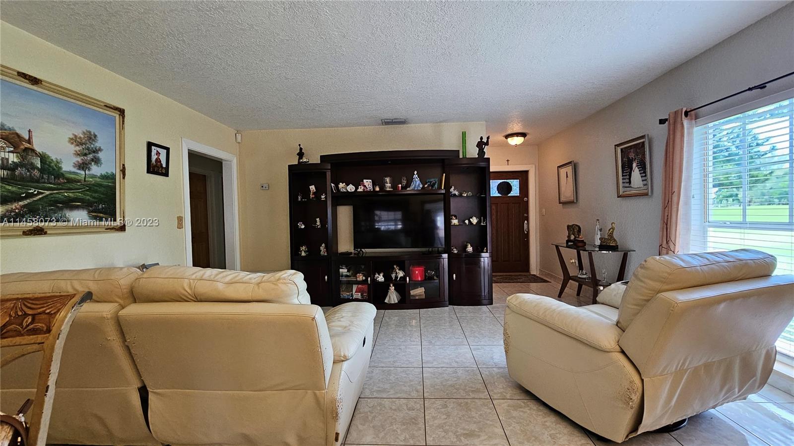 MIAMI LAKES GOLF COURSE V - Residential Lease