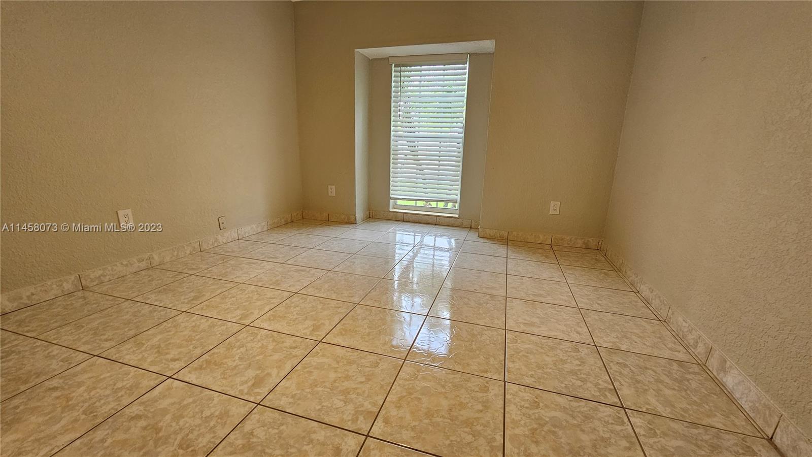 MIAMI LAKES GOLF COURSE V - Residential Lease