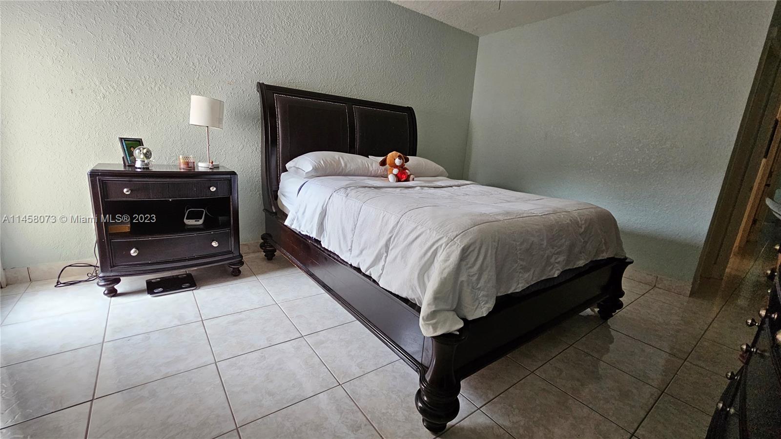 MIAMI LAKES GOLF COURSE V - Residential Lease