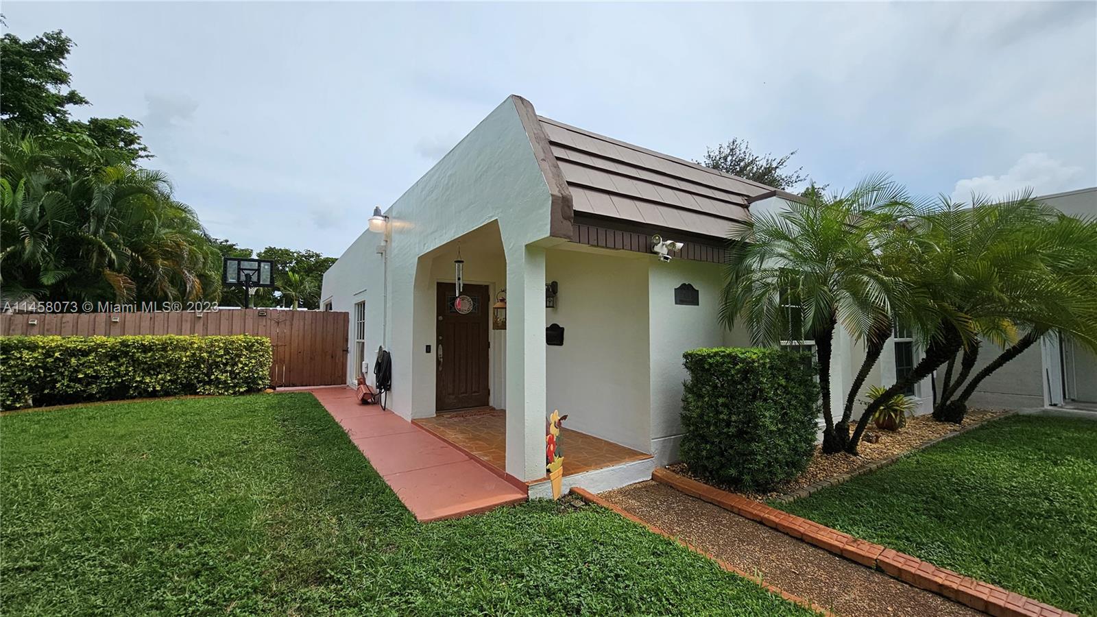 MIAMI LAKES GOLF COURSE V - Residential Lease