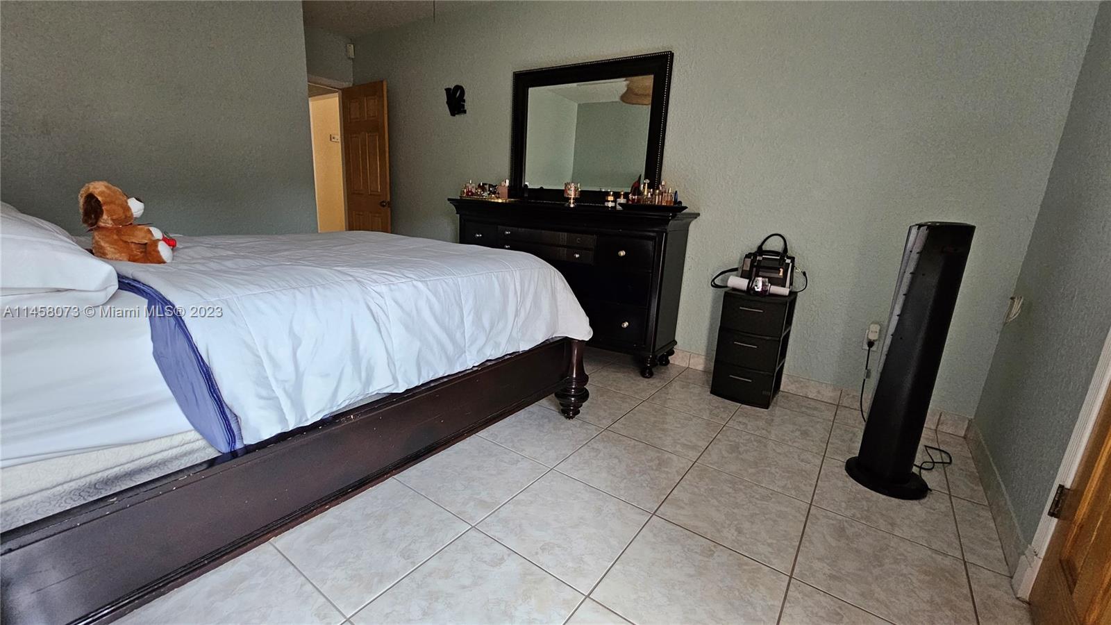 MIAMI LAKES GOLF COURSE V - Residential Lease