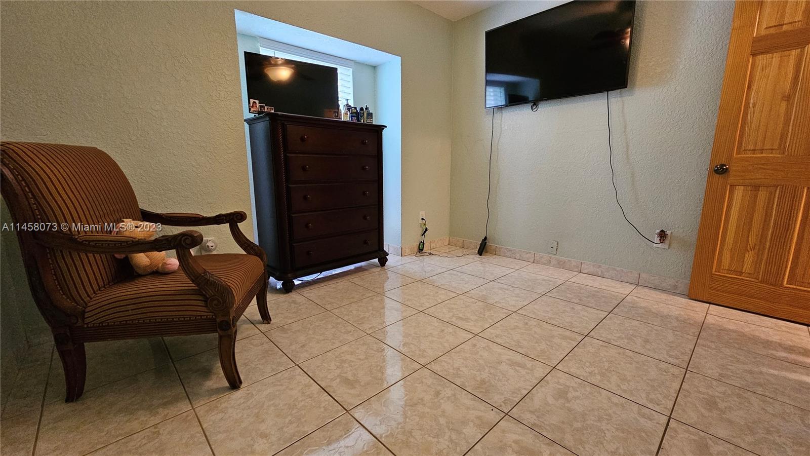 MIAMI LAKES GOLF COURSE V - Residential Lease