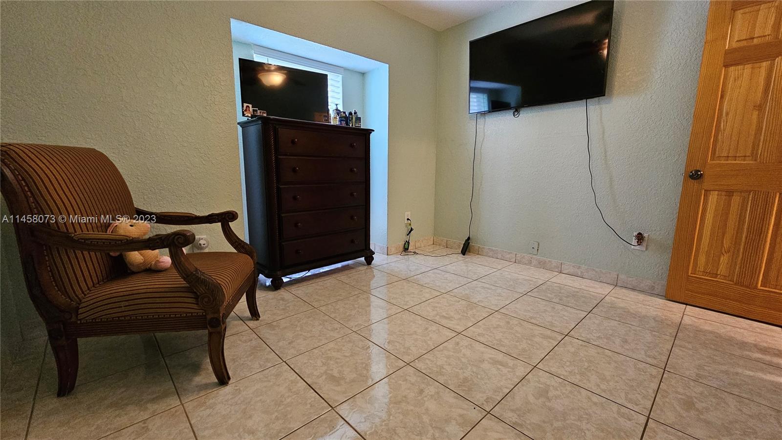 MIAMI LAKES GOLF COURSE V - Residential Lease